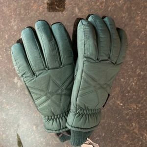 NWT youth kids 3M thinsulate warm winter gloves green ribbed cuffs  NEW!